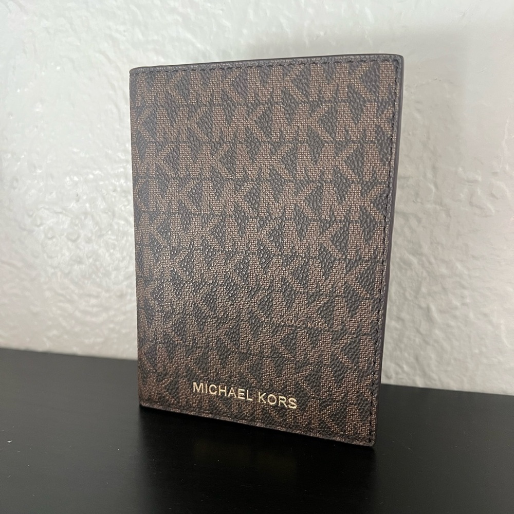 ✨NWOT - Michael Kors Bedford Travel Passport Leather Wallet Holder✨ - Picture 4 of 9